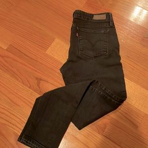 Levi’s Demi curve mid rise. Size 6, 28 inseam. Off black
